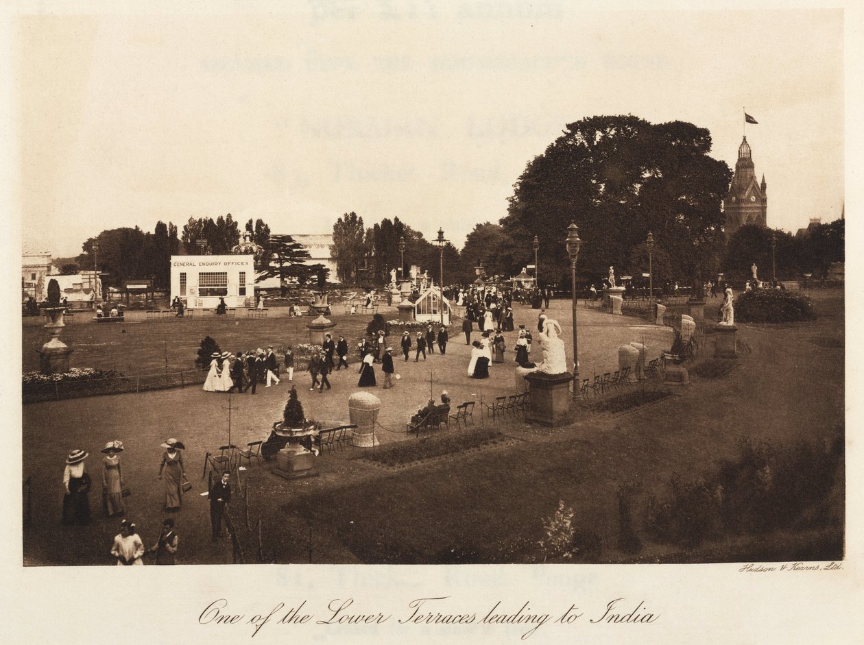 Mensen ontspannen in Crystal Palace Park, Sydenham door John Pardon