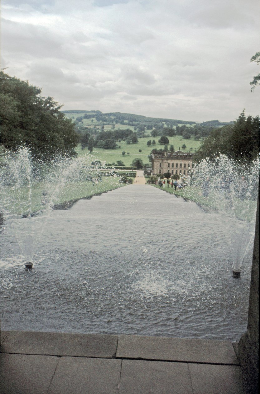 Chatsworth House vanaf de top van de Cascade, Derbyshire, c1980s door Richard Williams