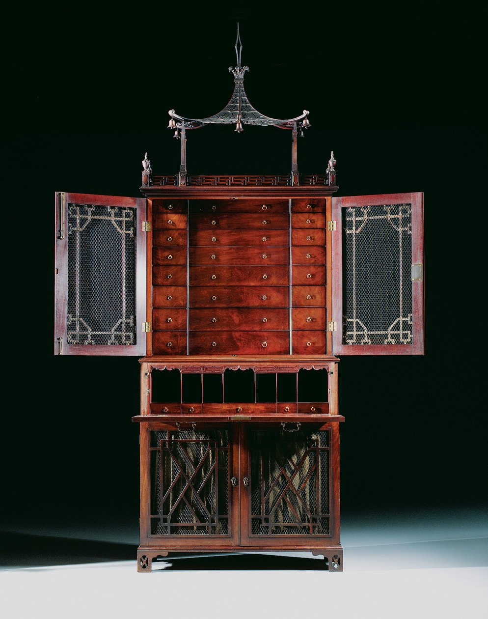 George II secretaire-kabinet door Richard Wright