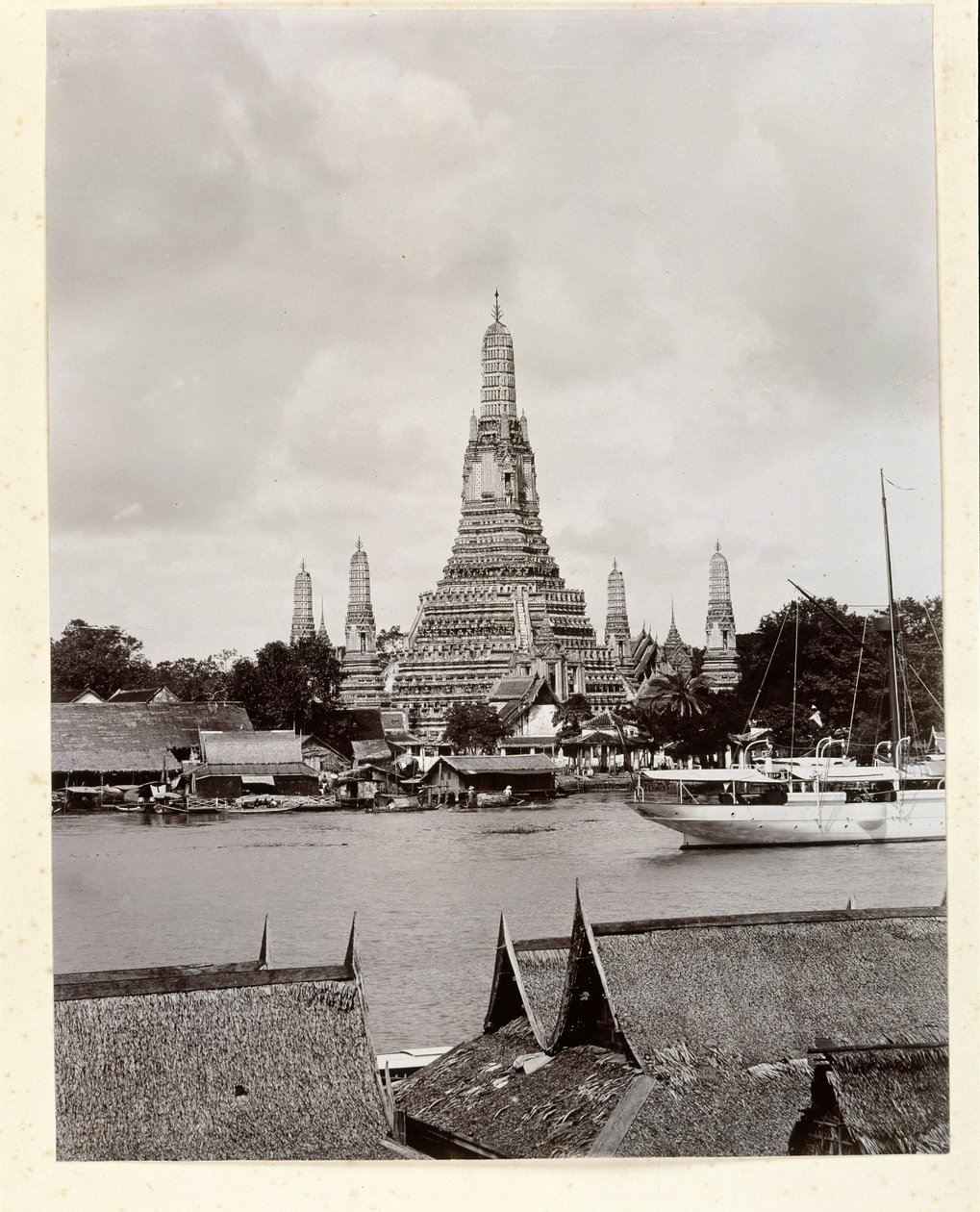 Wat Arun met Chao Phraya Rivier, 1890 door Robert Lenz