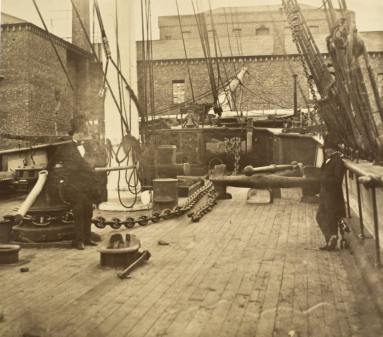 Brunel aan boord van de Aphrodita, Liverpool door Robert Howlett