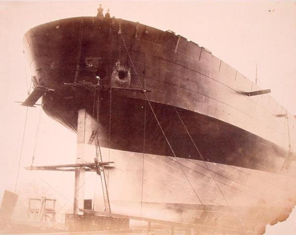 Leviathan, zijaanzicht van de romp, c.1857 door Robert Howlett