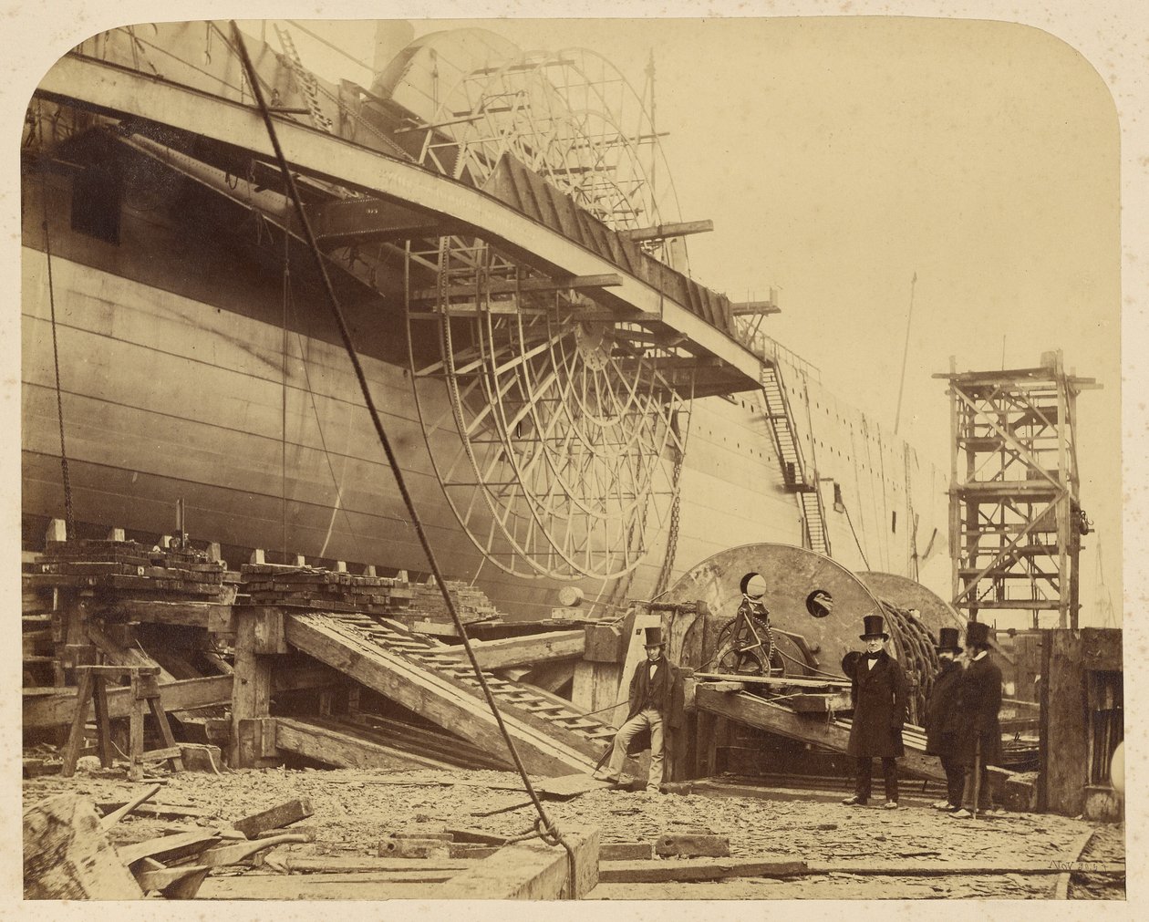 Het stoomschip "The Great Eastern" in aanbouw in de dokken van Millwall door Robert Howlett