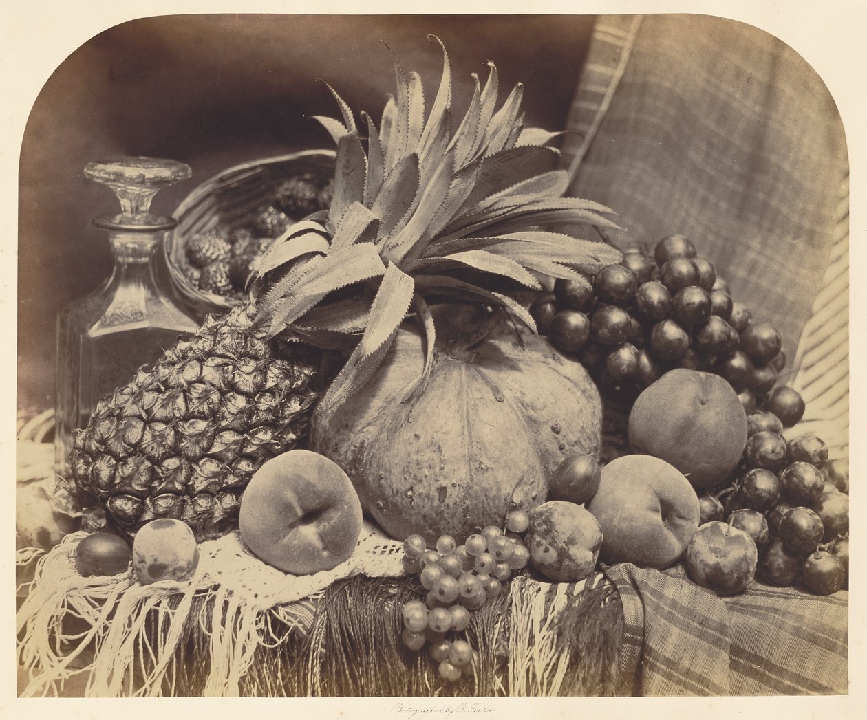 Stilleven met fruit en karaf door Roger Fenton