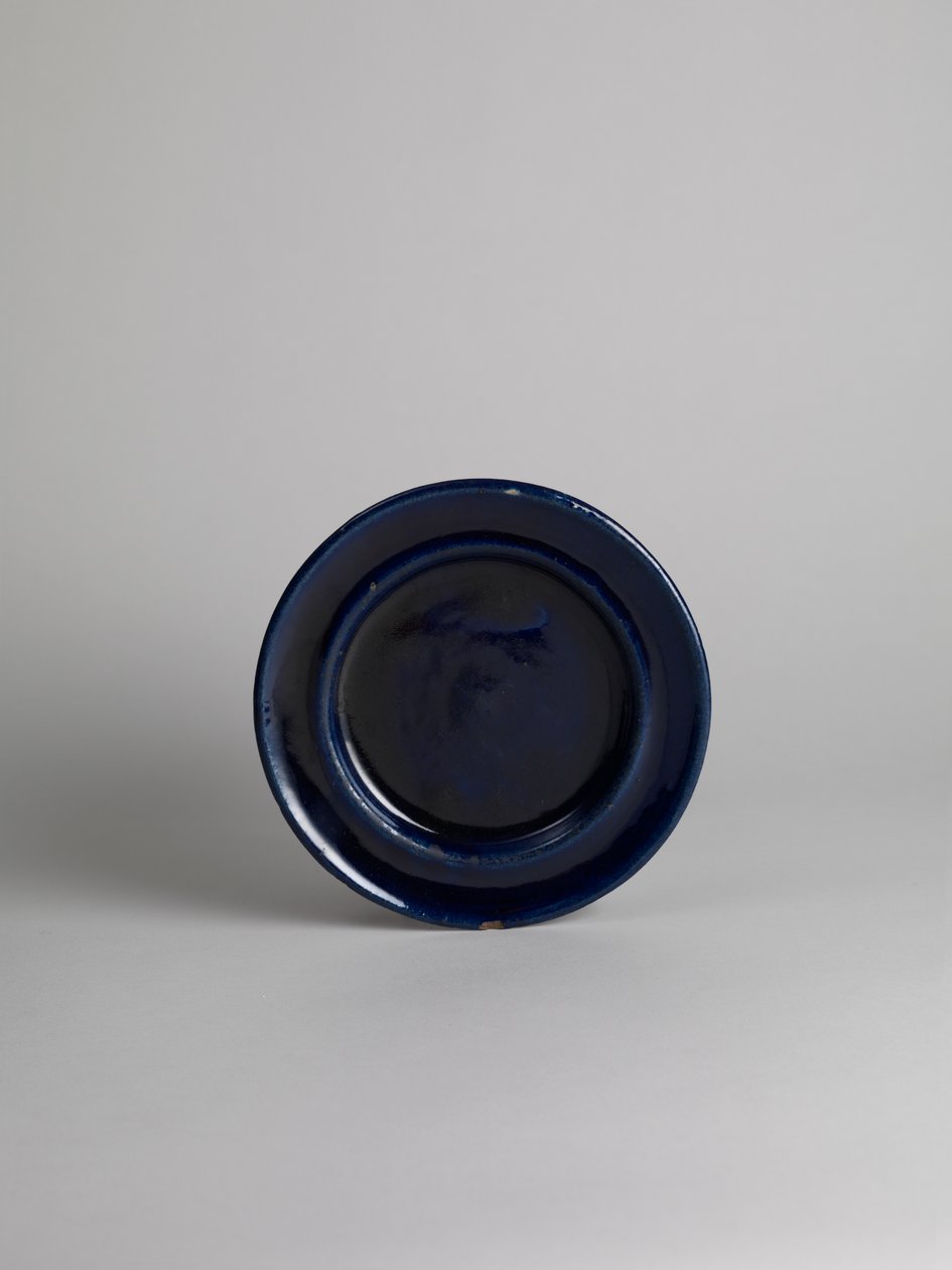 Blauw geglazuurde zij- of fruitplaat, 1914-18 door Roger Eliot Fry