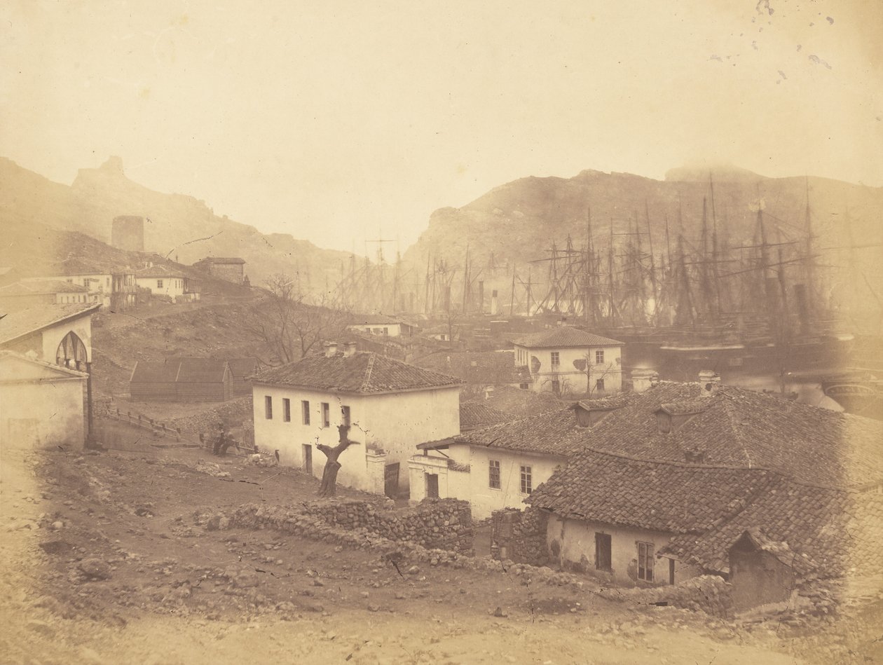 Balaklava, met uitzicht op zee. door Roger Fenton
