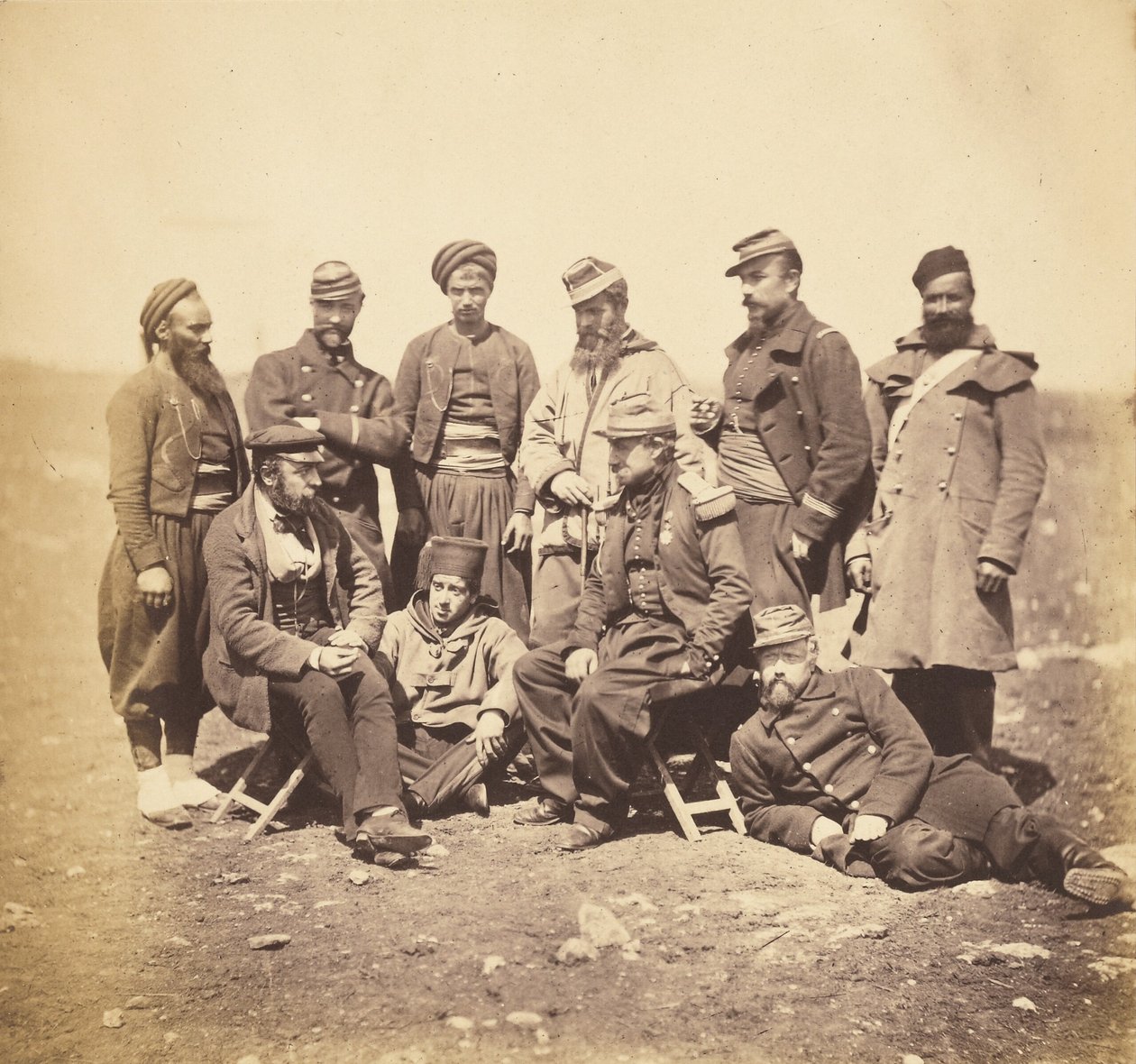 Generaal Cissé en officieren en soldaten van de divisie van generaal Bosquet door Roger Fenton