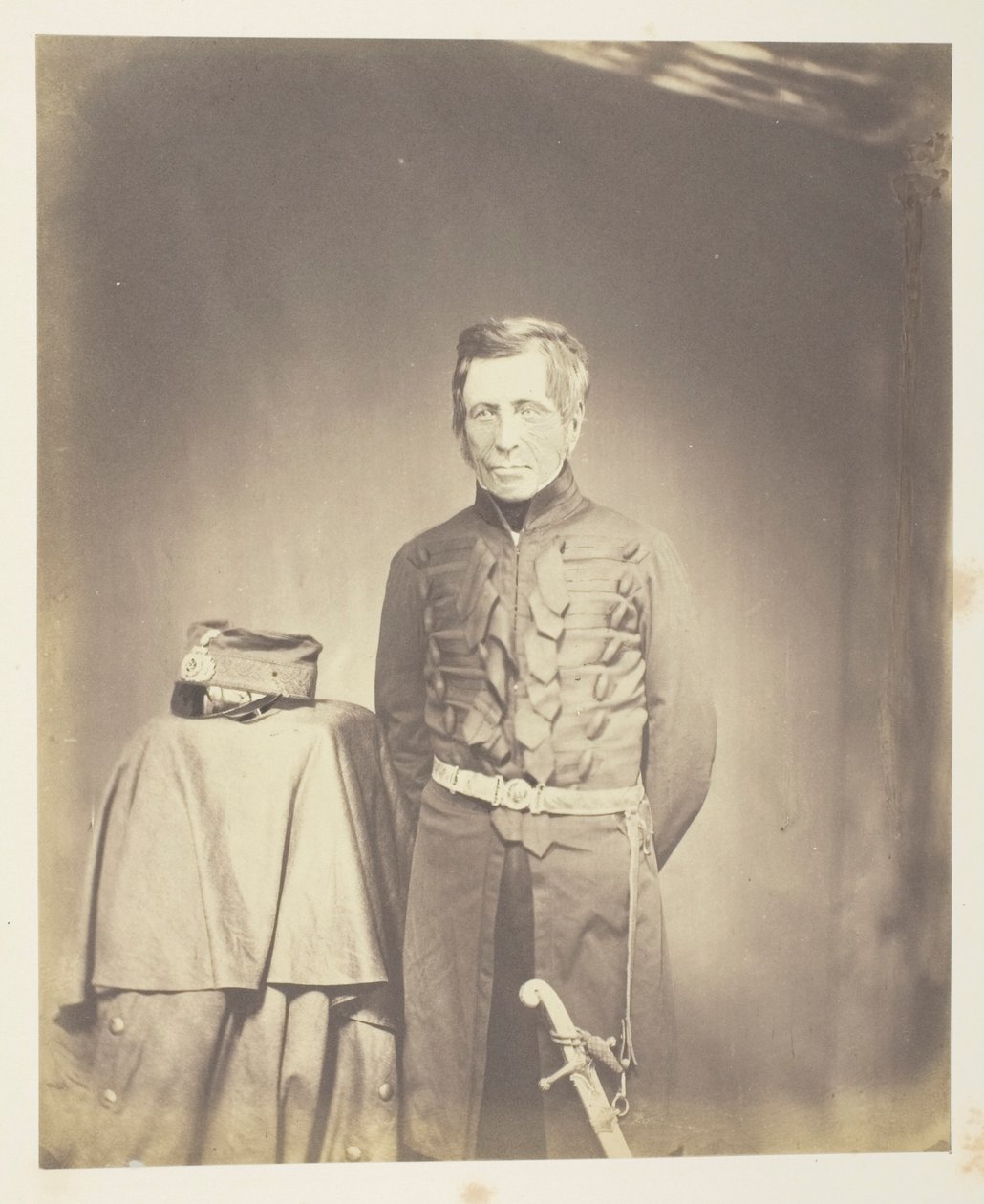 Generaal Sir J. Burgoyne, baronet, G.C.B. door Roger Fenton