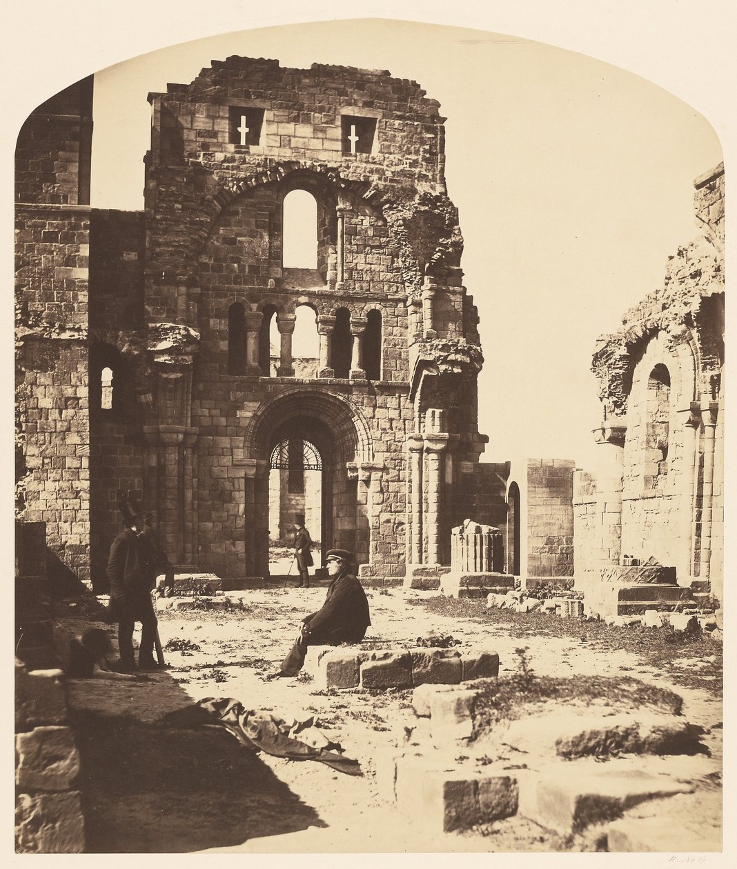 Interieur, priorij van Lindisfarne, westelijk uiteinde door Roger Fenton