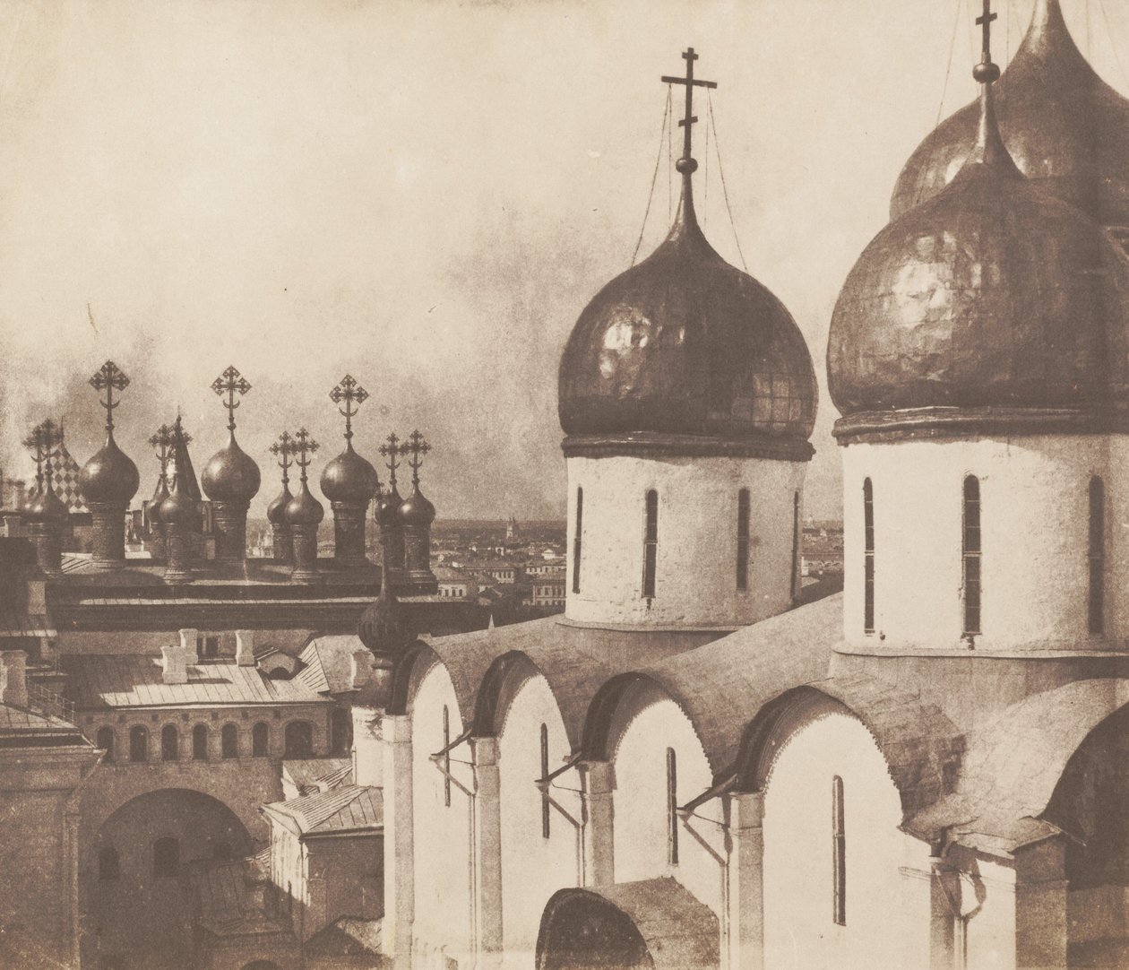 Moskou, Koepels van kerken in het Kremlin,1852 (foto) door Roger Fenton