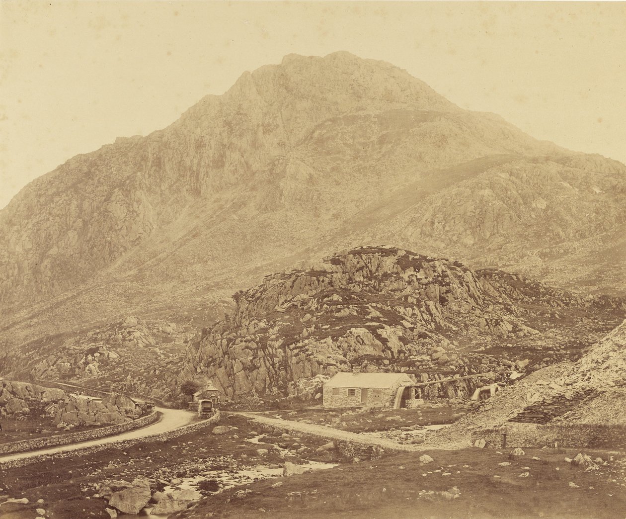 Mount Tryfan, vanaf Llyn Ogwen door Roger Fenton