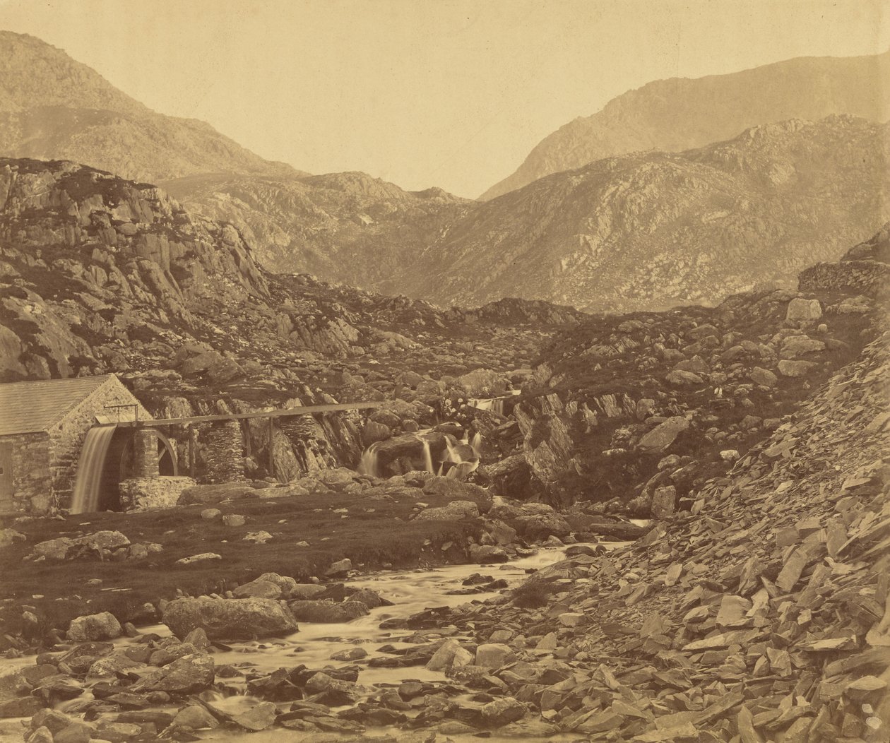 Bergen aan de voet van Llyn Ogwen, Wales door Roger Fenton