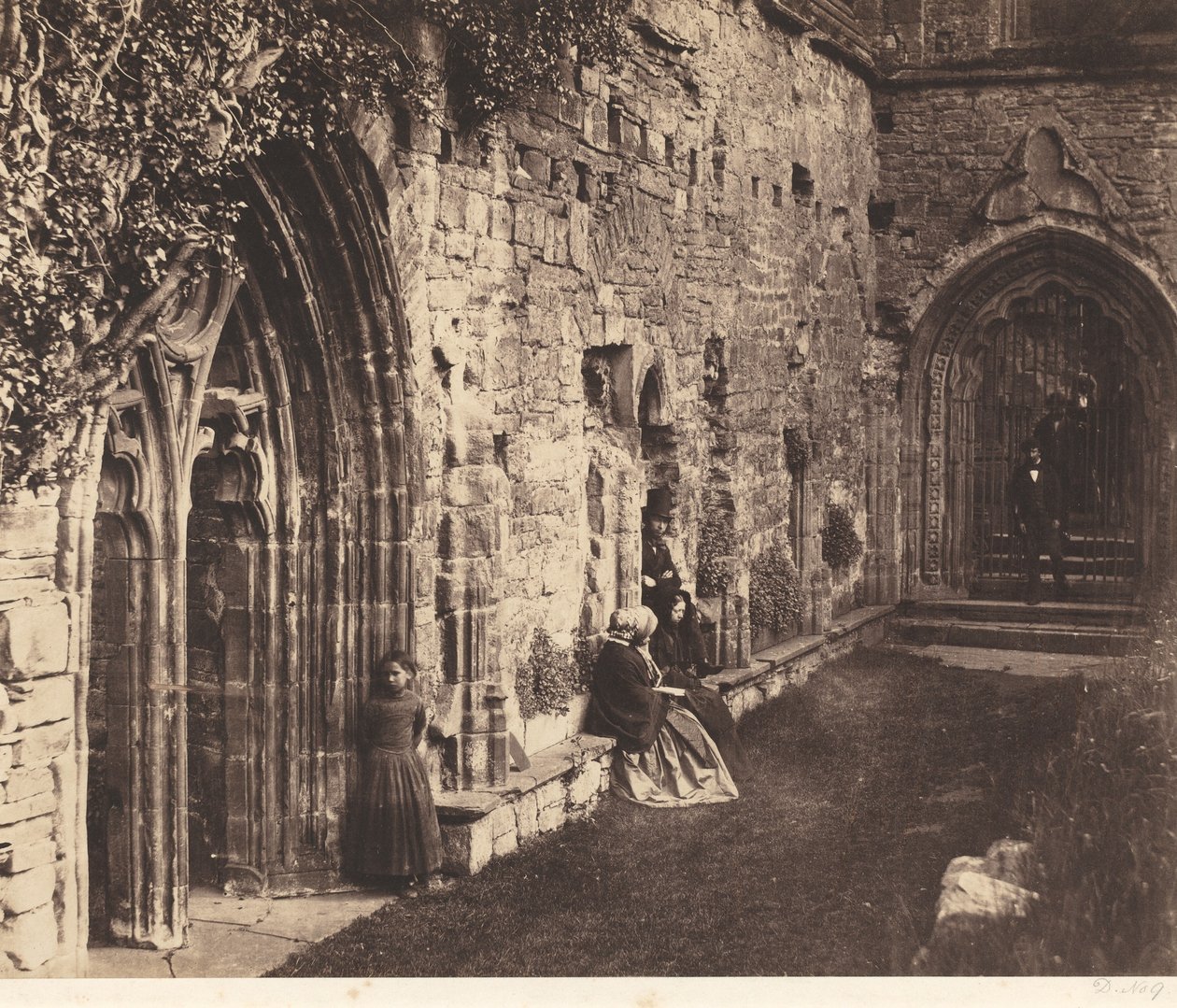 De kloostergang, Tintern Abbey,1854 (foto) door Roger Fenton