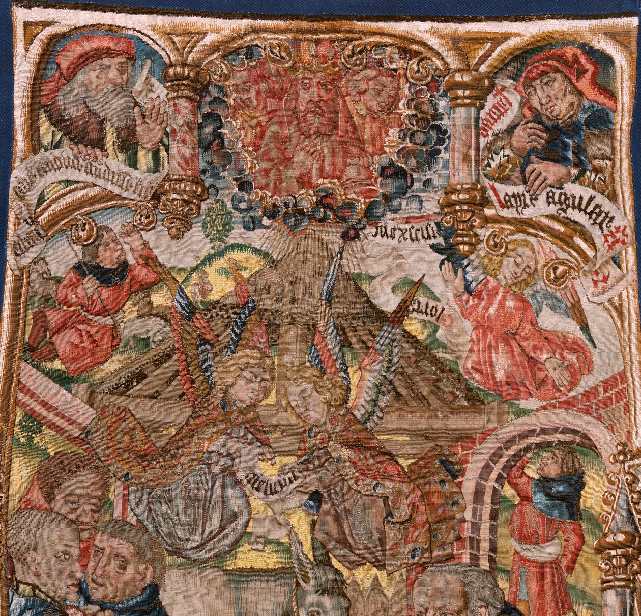 Vlaams wandtapijt. Drieluik van de Geboorte van Christus. Modellen van Cartograaf uit de kring van Rogier van der Weyden. Fabrikant Zuidelijke Nederlanden. Ca 1492. Stof Goud, zilver, zijde en wol. door Rogier van der (circle of) Weyden