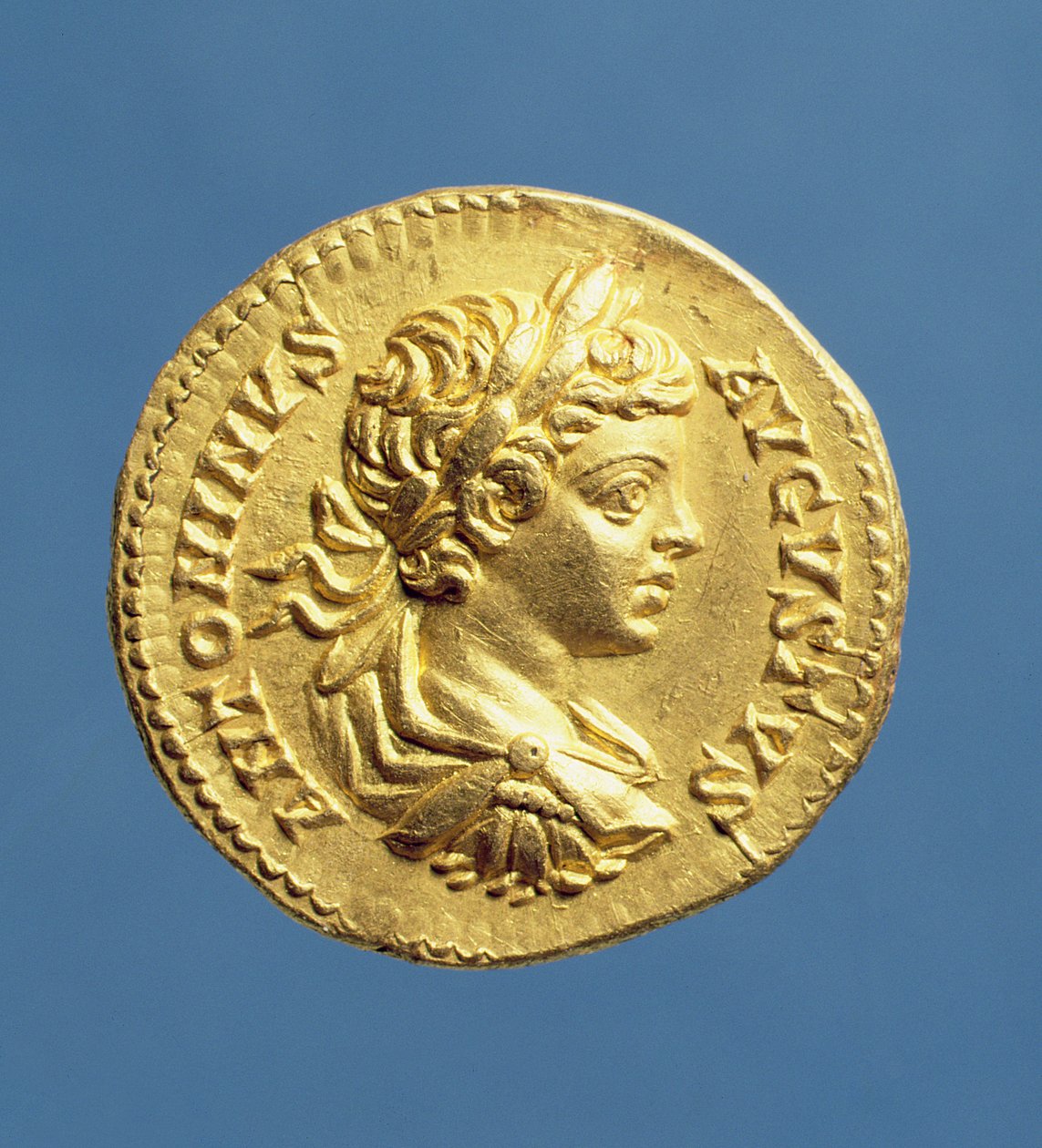 Aureus (voorzijde) met hoofd van Carcalla (196-217) druiven, gepantserd, met een lauwerkrans. Geslagen onder Septimus Severus (193-211) Inscriptie: ANTONINVS AVGUSTVS door Roman