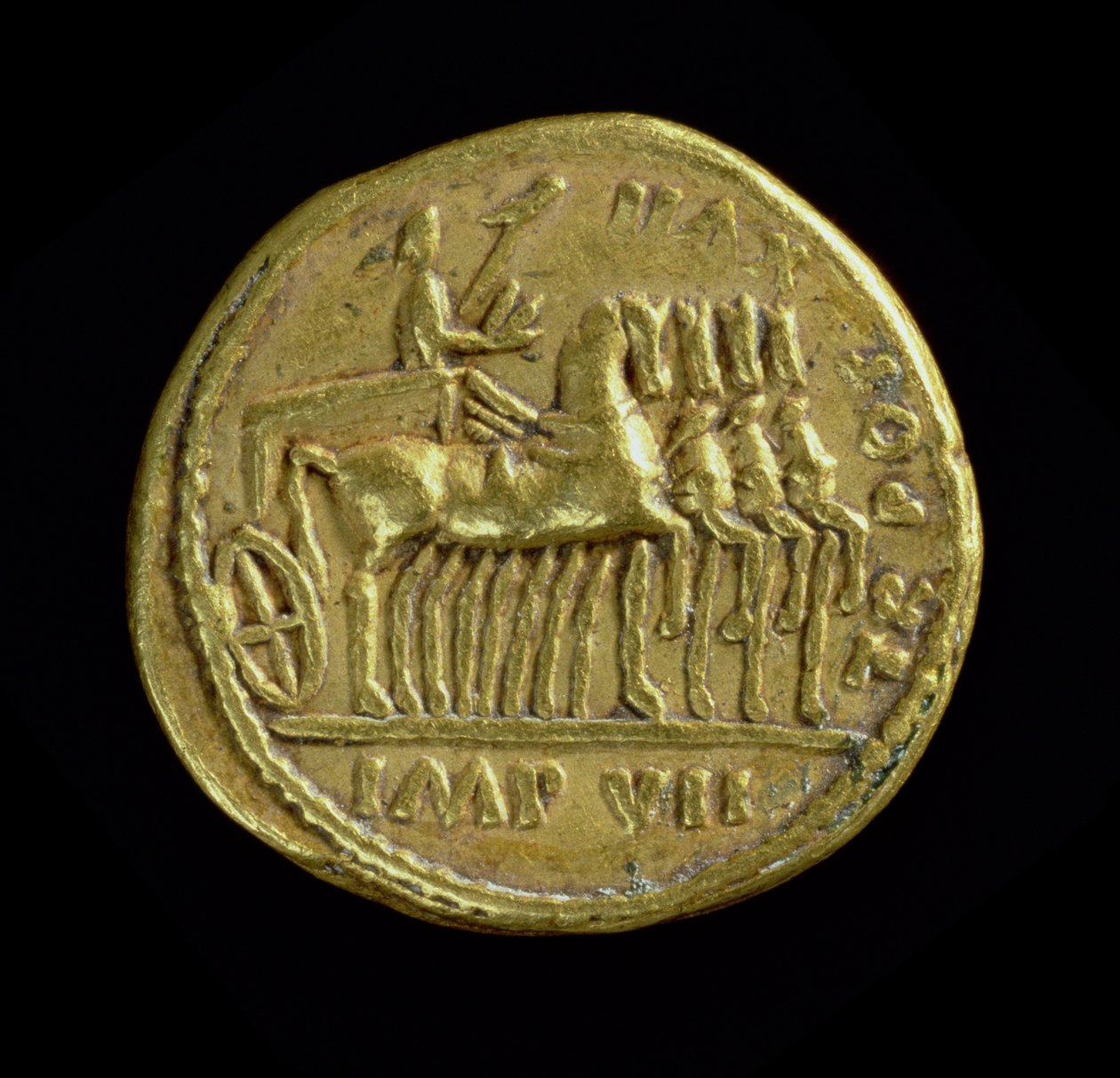 Aureus (achterkant) van Tiberius (AD 14-AD 37) met de keizer in een vierspan naar rechts. Inscriptie: TR POT XVII IMP VII door Roman
