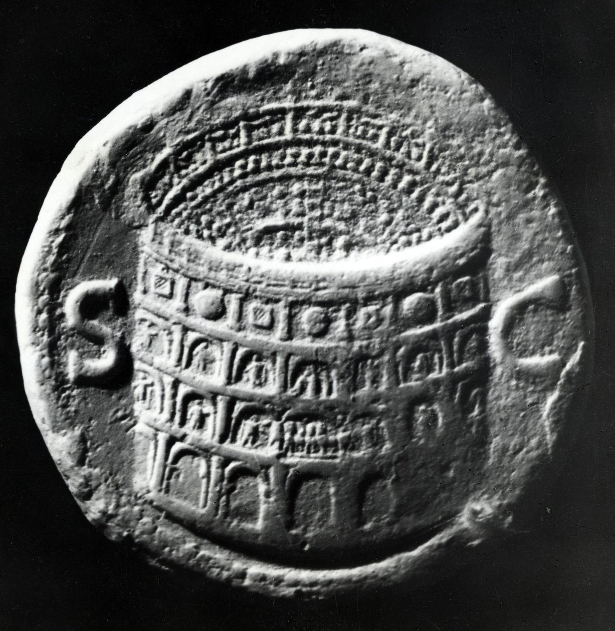 Messing Sestertius met een luchtfoto van het Colosseum, c.80-81 AD door Roman