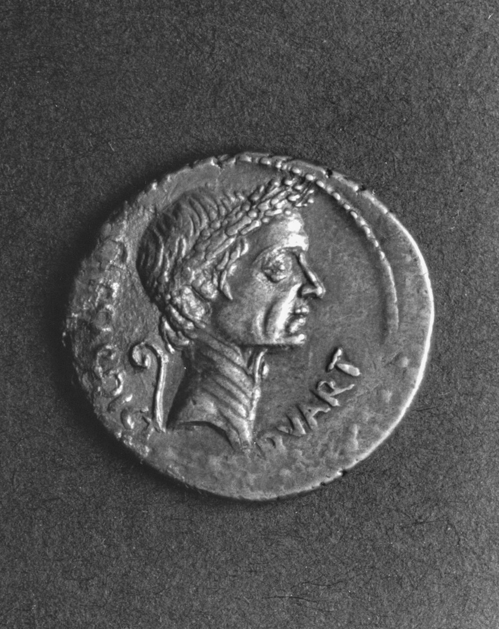 Munt met een portret van Julius Caesar (101-44 v.Chr.) door Roman