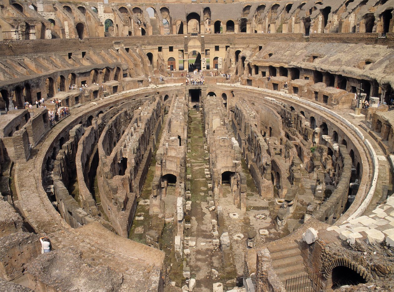 Interieur van het Colosseum, gebouwd ca. 70-80 AD door Roman