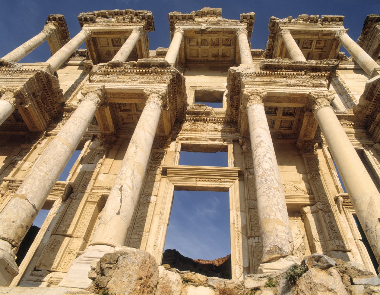 De Celsus-bibliotheek, gebouwd in AD 135 door Roman