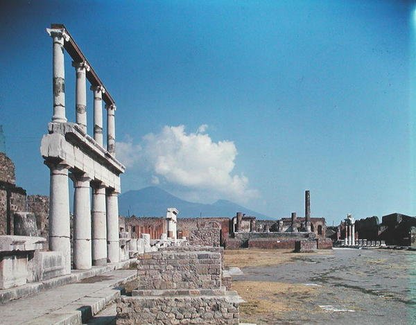 Het portiek van het Forum en de Tempel van Jupiter door Roman