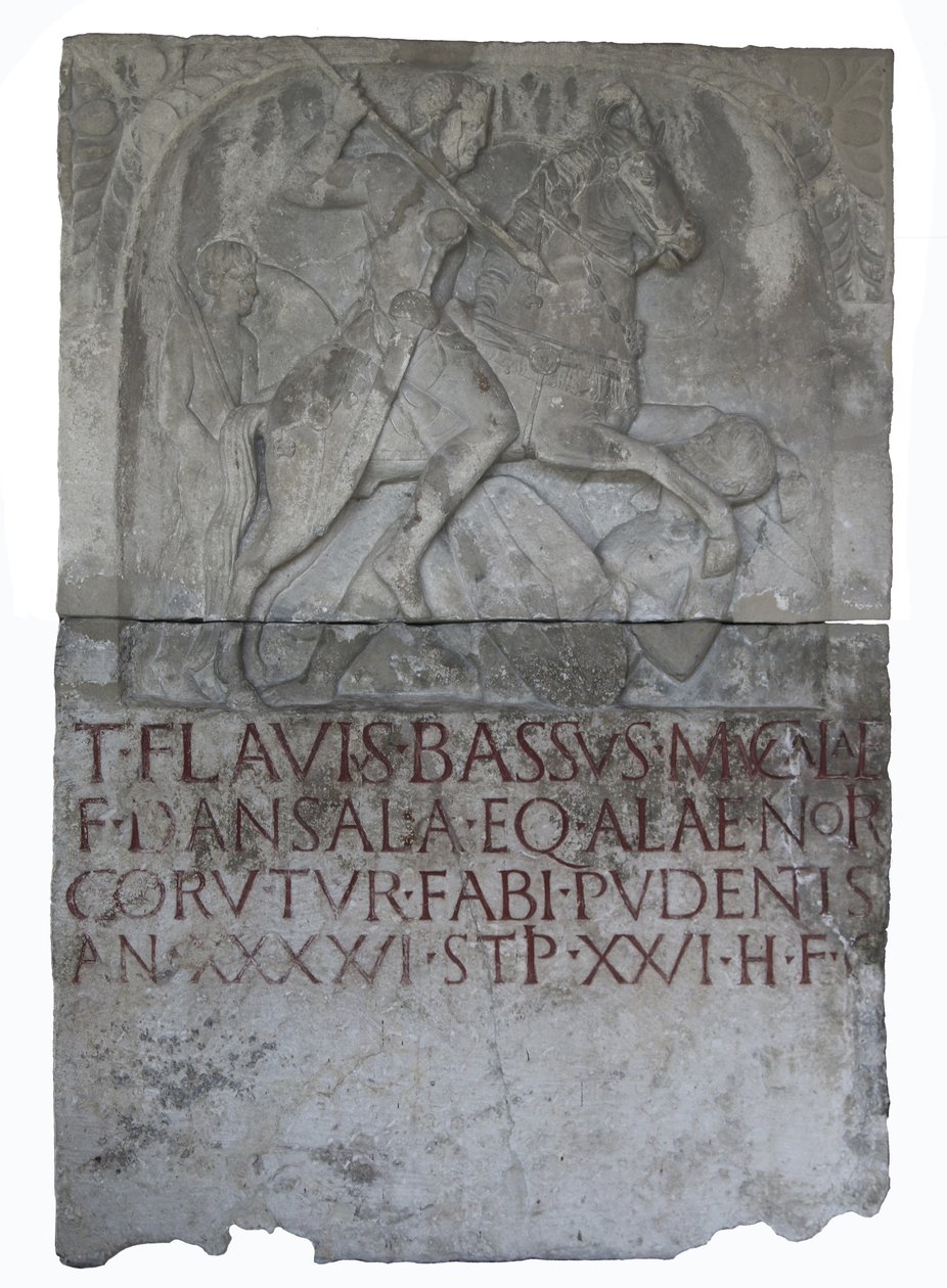 Grafsteen van de Flavische tijdperk eques alaris (ala cavalerist) Titus Flavius Bassus, zoon van Mucala. Een Dansala door Roman