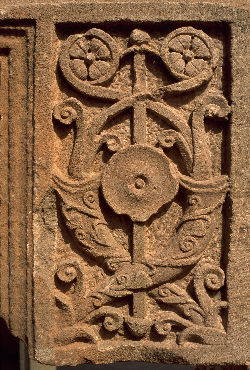 Architectonisch fragment met gebeeldhouwde decoratie, Sertius Markt, Hoge Keizerlijke Periode (27 v.Chr.-395 n.Chr.) door Roman Imperial Period