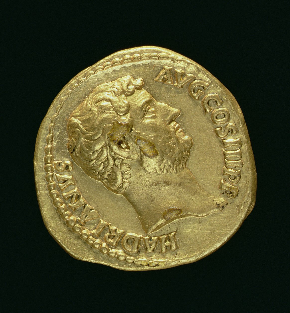 Aureus (voorzijde) van Hadrianus (AD 117-AD 138) zonder hoofddeksel. Inscriptie: HADRIANVS AVGUSTVS door Roman