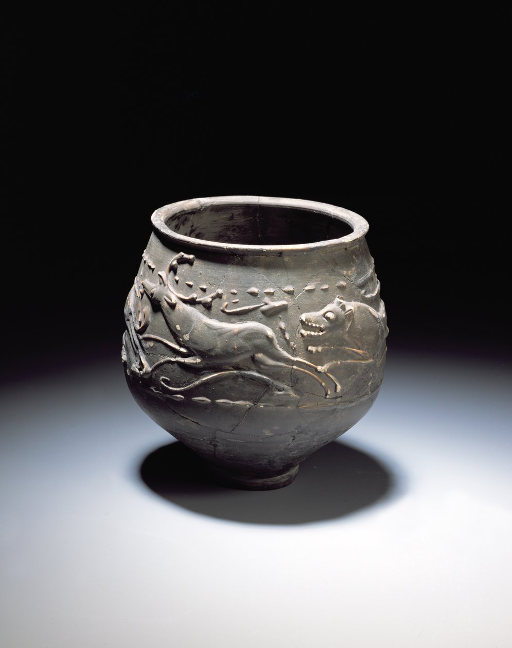 Beker versierd met een jachtscène met hert, hinde en honden, van de Romeinse site in Newstead, Melrose, AD 140-80 door Roman