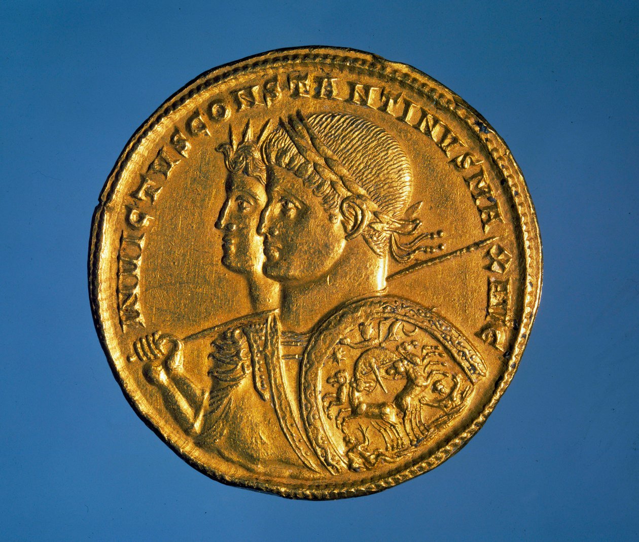 Gouden solidus met de beeltenis van keizer Constantijn I de Grote (280-337) door Roman