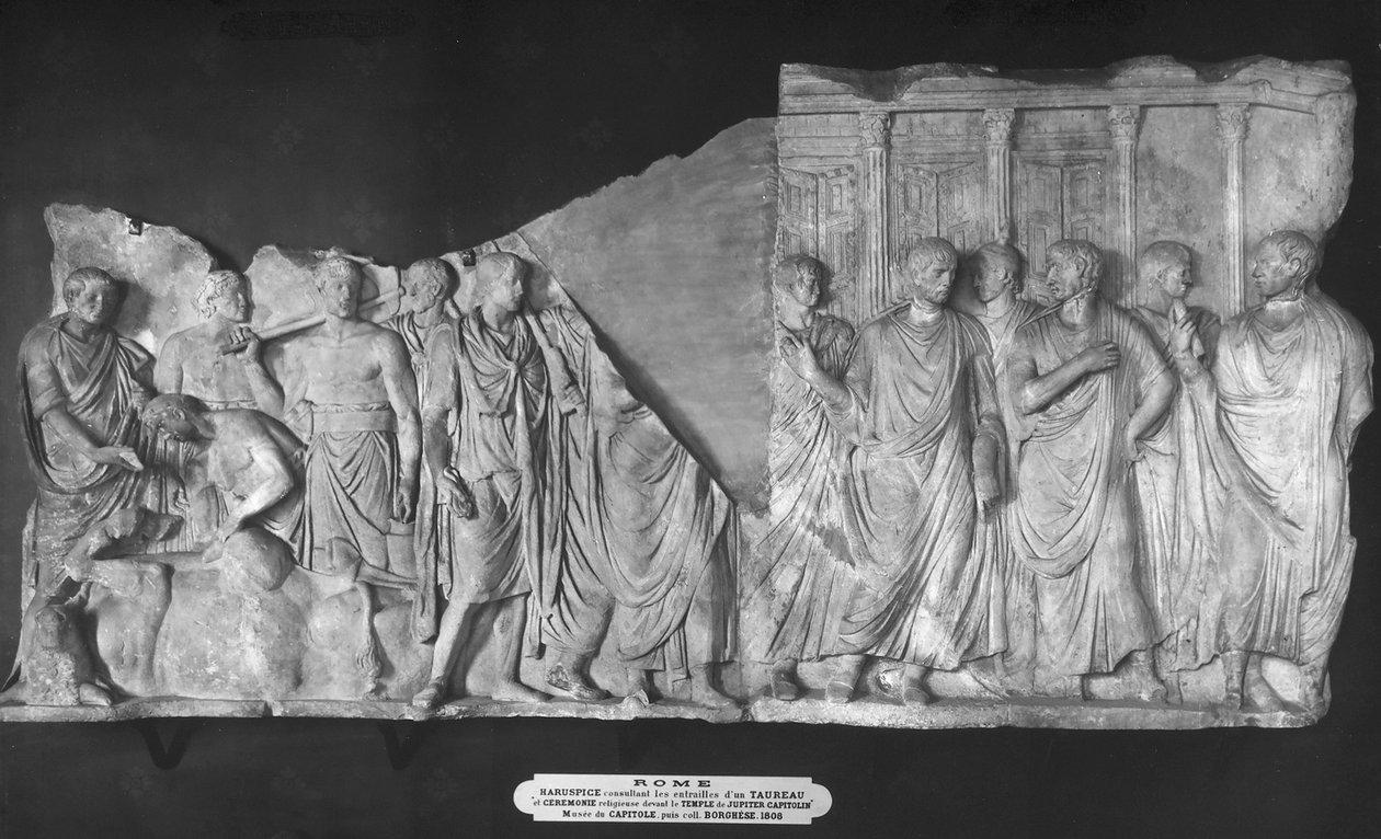 Haruspice die de ingewanden van een stier onderzoekt en een processie van senatoren buiten de Tempel van Jupiter door Roman