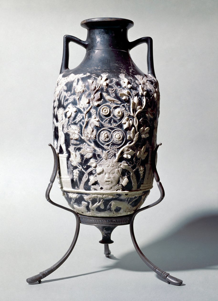 Kleine amphora genaamd blauwe vaas met een dionysische scène door Roman