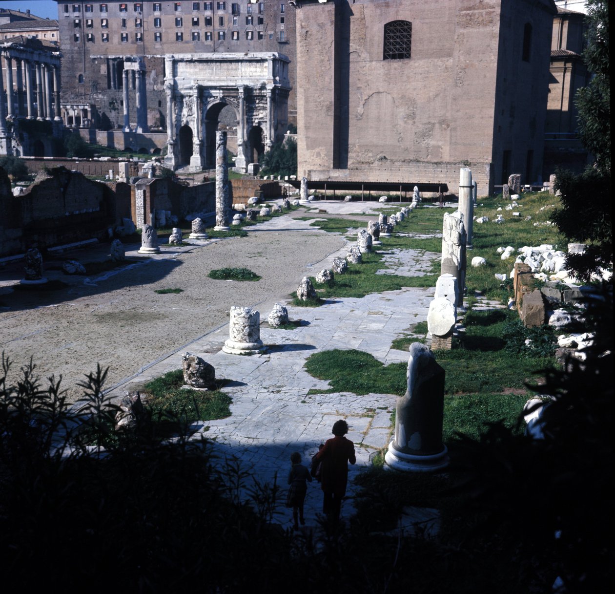 Locatie van de Basilica Aemilia in het Forum Romanum, voor het eerst gebouwd in 179 v.Chr. en vele malen gerestaureerd dankzij de familie Emilia. Rome door Roman