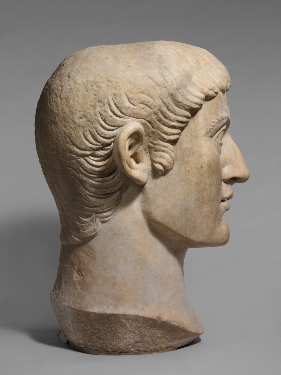 Marmeren portretkop van keizer Constantijn I, ca. 325-370 n.Chr. door Roman