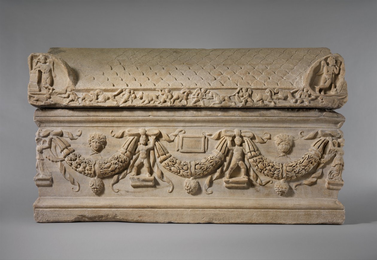 Marmeren sarcofaag met guirlandes, c.200-225 AD door Roman