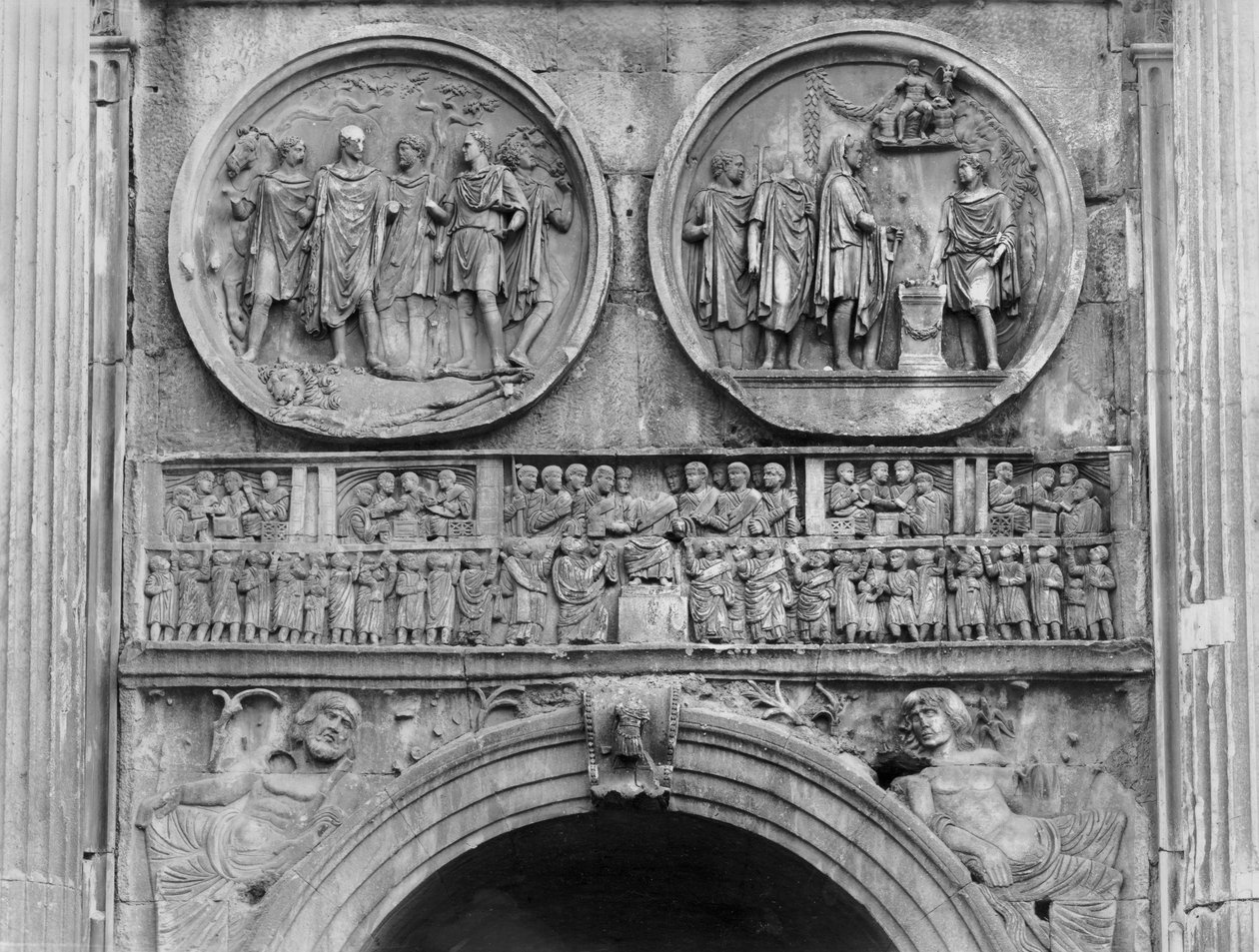 Reliëfsculptuur van de noordzijde van de Boog van Constantijn, AD 315 door Roman