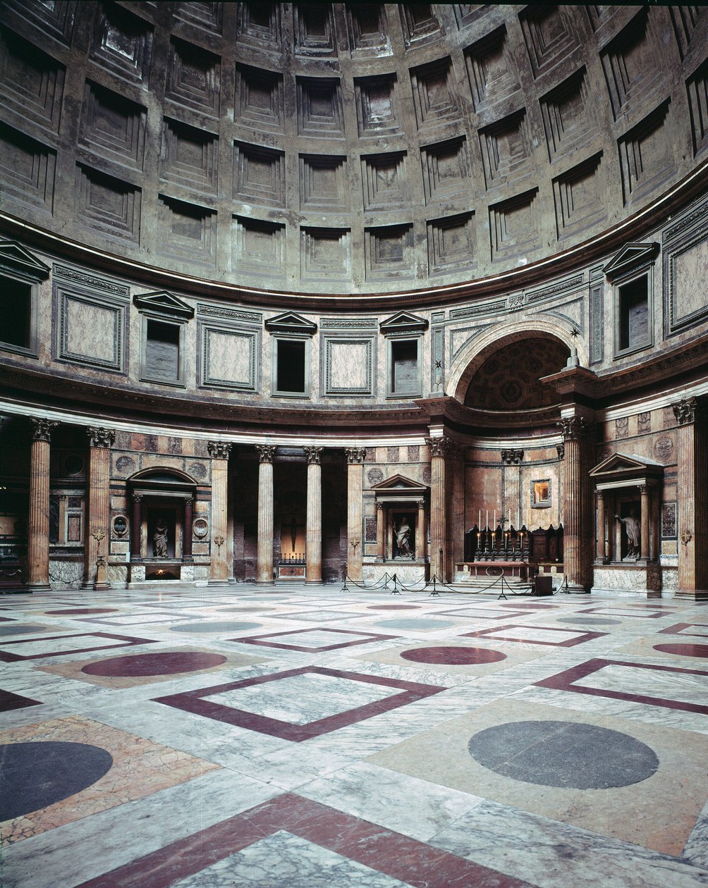 Romeinse kunst. Zicht op het interieur van het Pantheon, gebouwd in de tijd van Marcus Vipsanius Agrippa door Roman