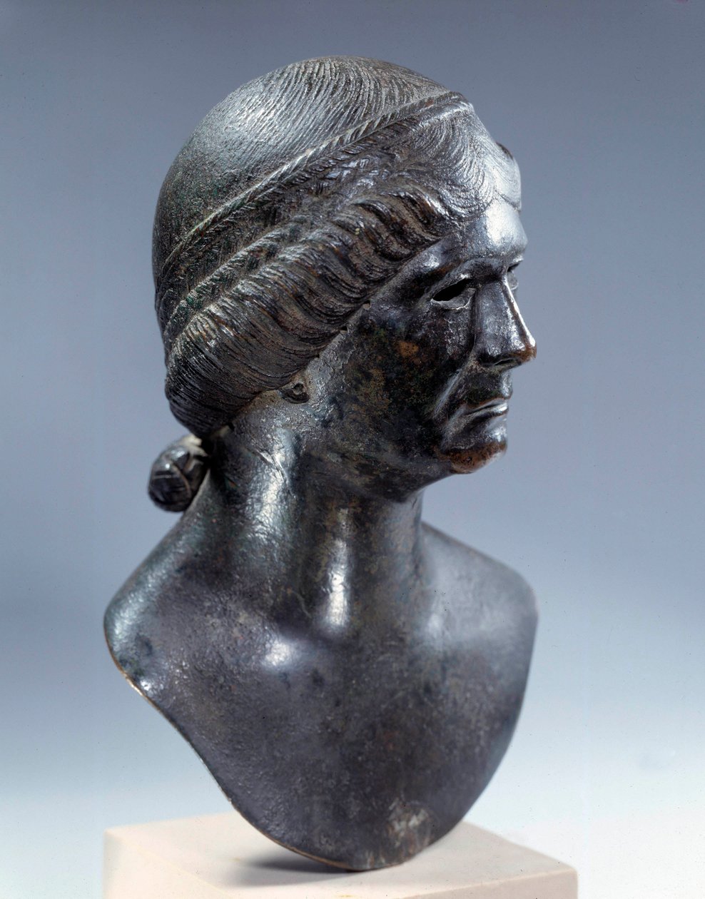 Romeinse kunst: bronzen vrouwenhoofd (begin 1e eeuw na Christus) door Roman