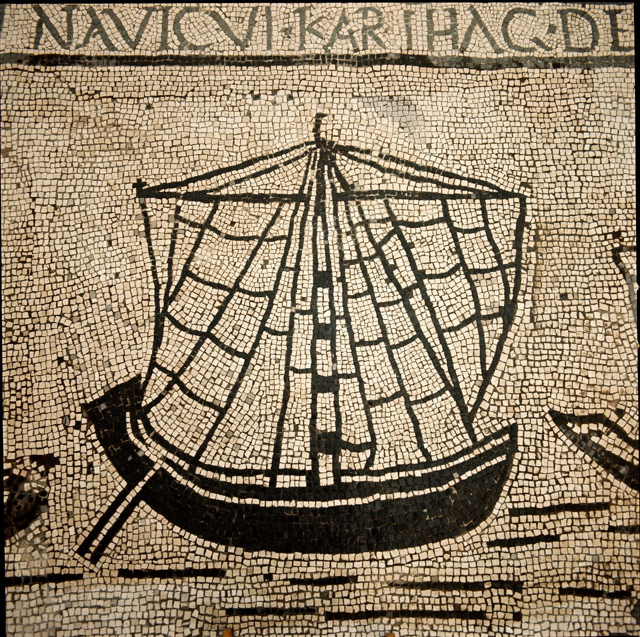 Romeinse kunst: vrachtschip. Mozaïek van de 3e eeuw n.Chr. Ostia, Piazzale delle Corporazioni. Italië - Romeinse kunst: een schip geladen met goederen. Vloermozaïek. 3e eeuw v.Chr. Piazzale delle Corporazioni, Ostia, Italië door Roman