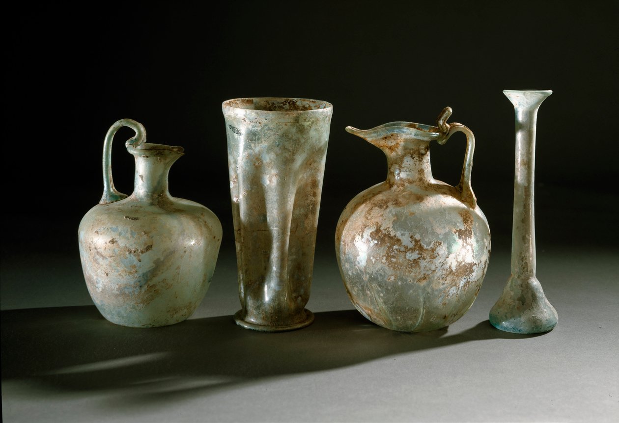 Romeinse kunst: kruiken, kannen en glazen vazen uit Pompeii. 1e eeuw Museo Archeologico Nazionale, Napels door Roman