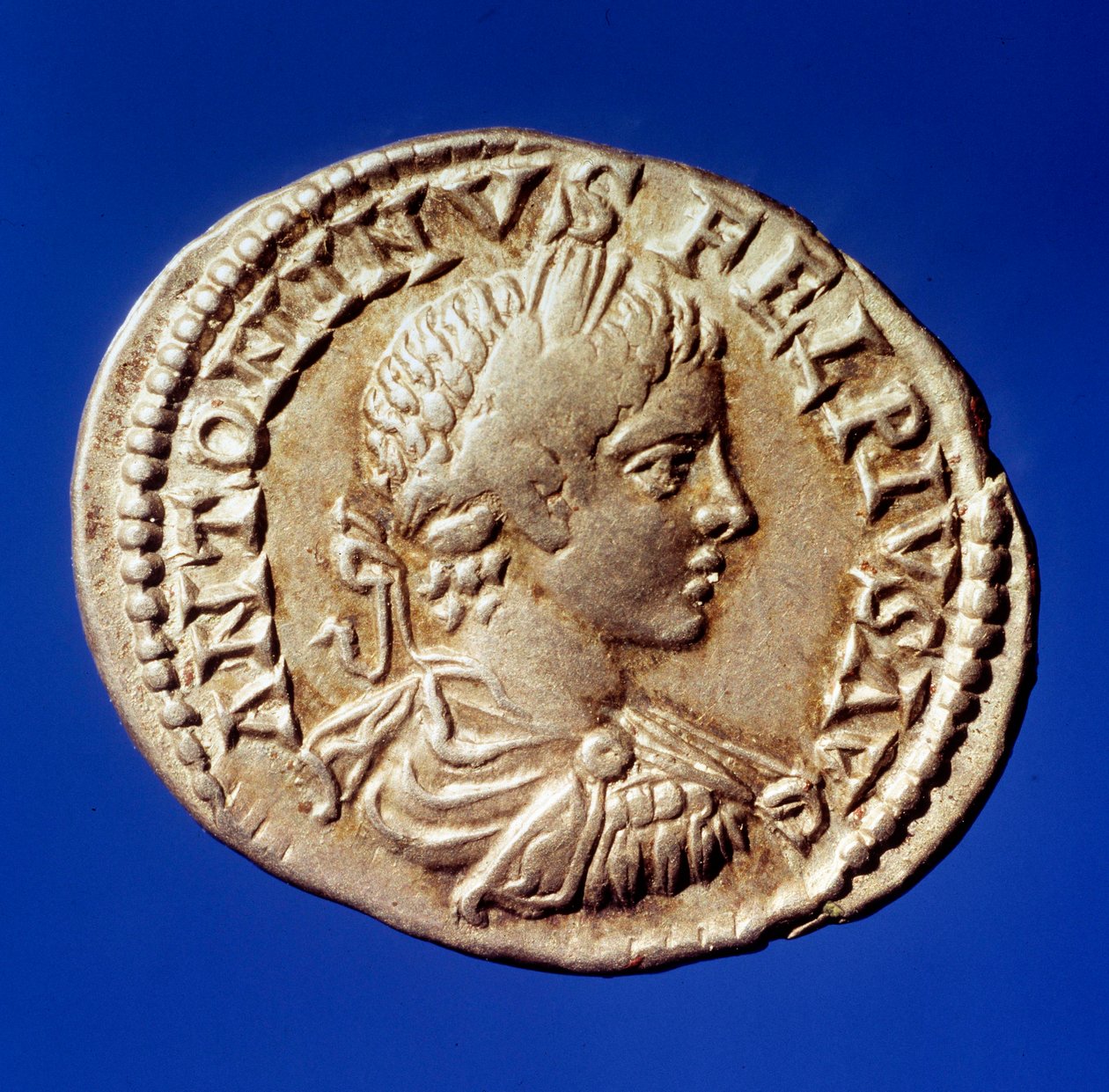Romeinse kunst: zilveren denarius met de beeltenis van de Romeinse keizer Elagabalus door Roman