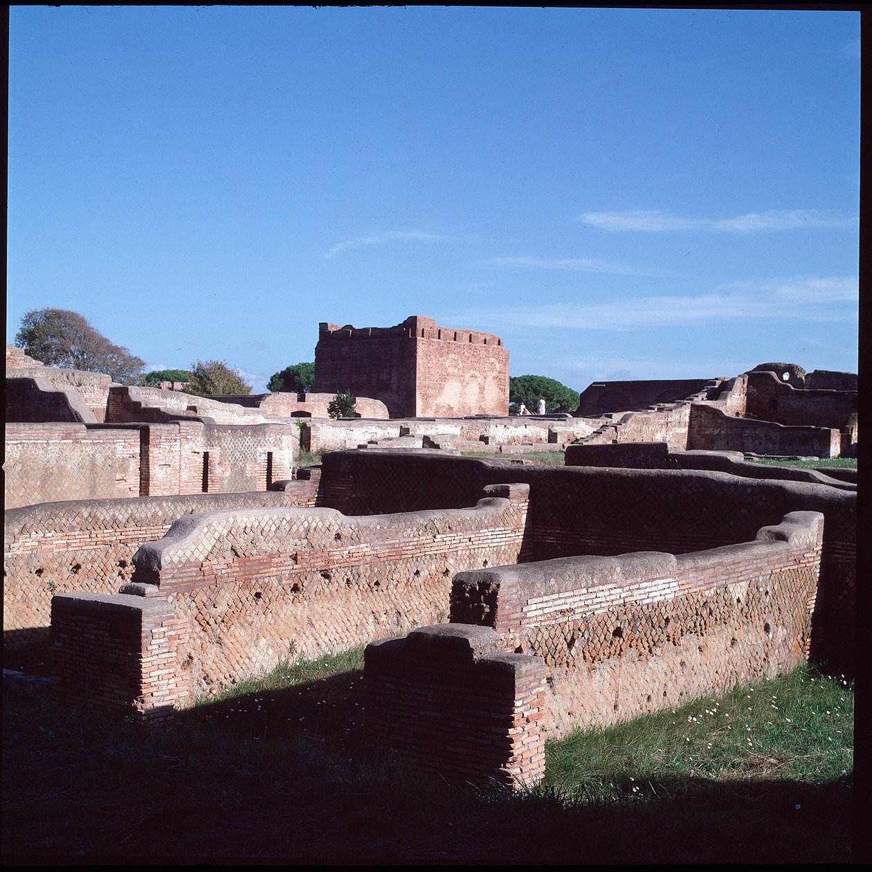 Romeinse kunst: uitzicht op de ruïnes van de archeologische site van Ostia door Roman