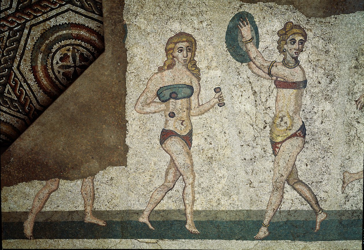 Romeinse kunst: jonge Romeinen bezig met fysieke oefeningen. Ze dragen een lendendoek rond de nieren en een strophium (voorloper van de beha) op de borst. (detail) Mozaïek 315-350 n.Chr. Piazza Armerina, Villa Romana del Casale door Roman
