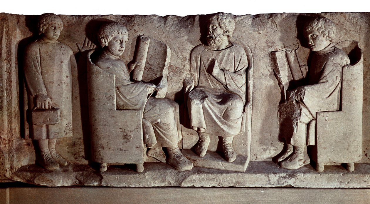 Romeinse beschaving. Reliëf dat een schoolsituatie uitbeeldt. Trier, vroeger bekend als Treves, een stad in Duitsland aan de oevers van de Moezel, veroverd door de Romeinen in de laatste 1e eeuw v.Chr. en hernoemd naar Trevorum door Roman