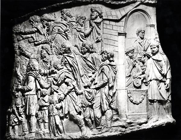 Offeringscène, een afgietsel van de Zuil van Trajanus, 113 na Christus door Roman