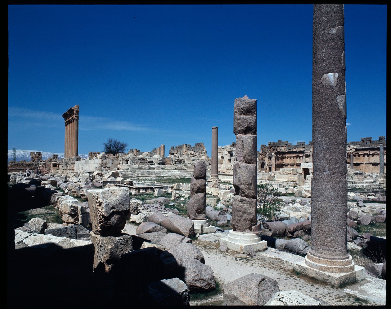 De zes zuilen van de Tempel van Jupiter door Roman