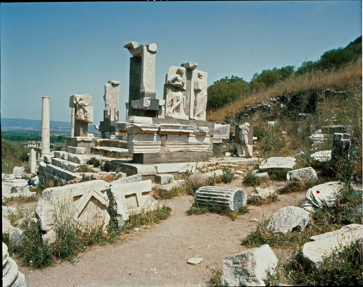 Uitzicht op het monument van Memmius door Roman