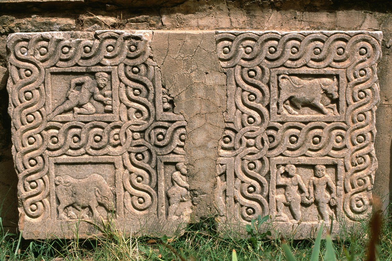 Architectonisch fragment met gebeeldhouwde decoratie, Hoge Keizerlijke Periode (27 v.Chr.-395 n.Chr.) door Roman Imperial Period