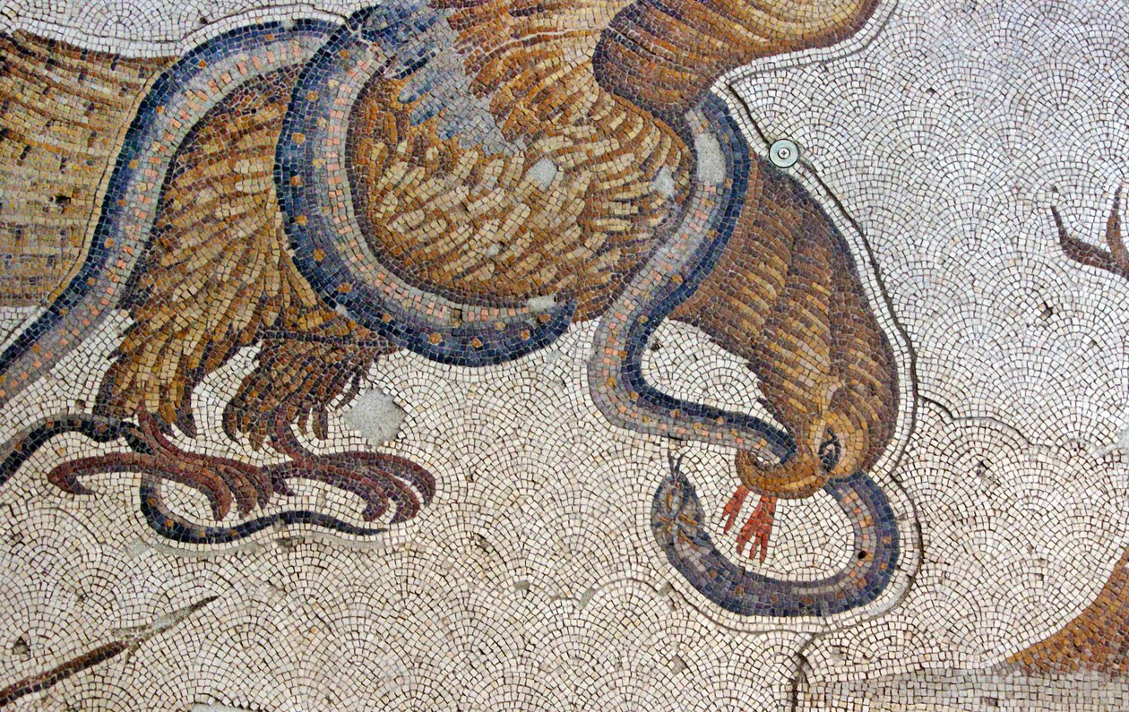 Mozaïek met de adelaar en de slang, Arasta Bazaar, Sultan Ahmet Moskee, Istanbul door Roman Roman