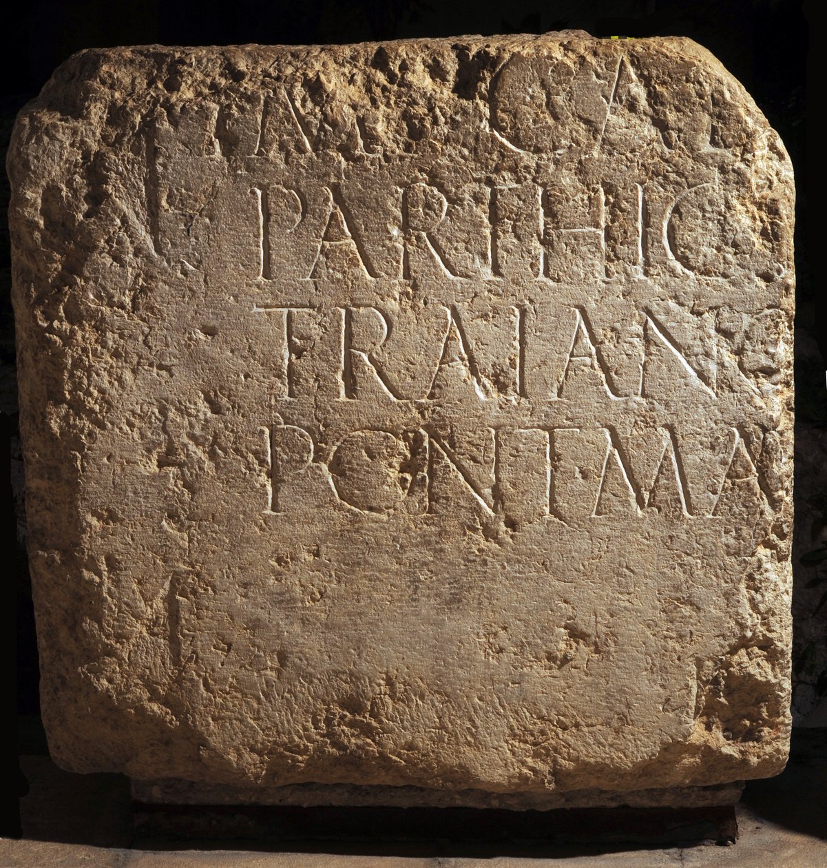 Deel van een grotere Hadrianische inscriptie, 2e eeuw na Christus (steen) door Roman Roman
